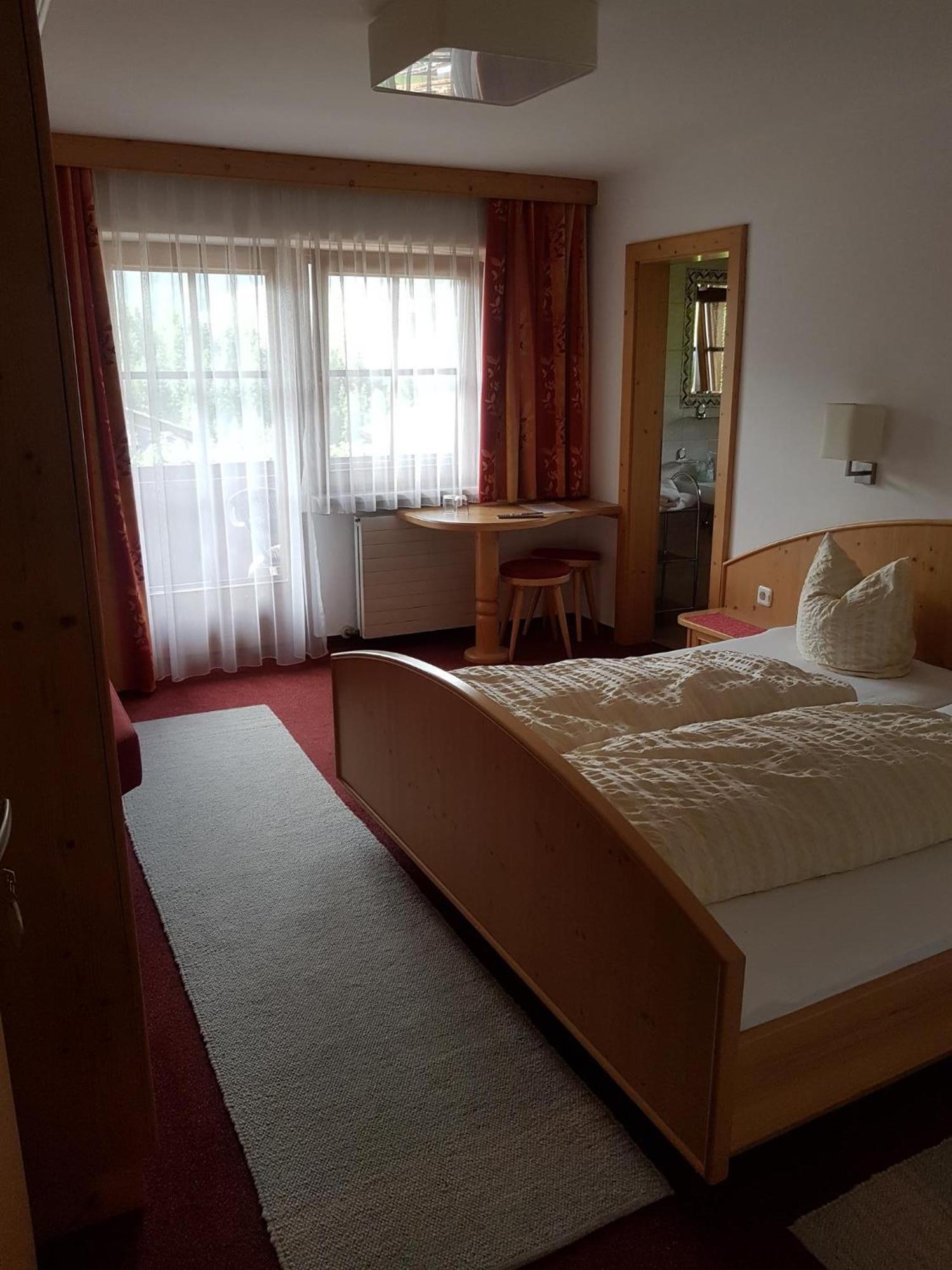 Haus Theresia Алпбах Екстериор снимка