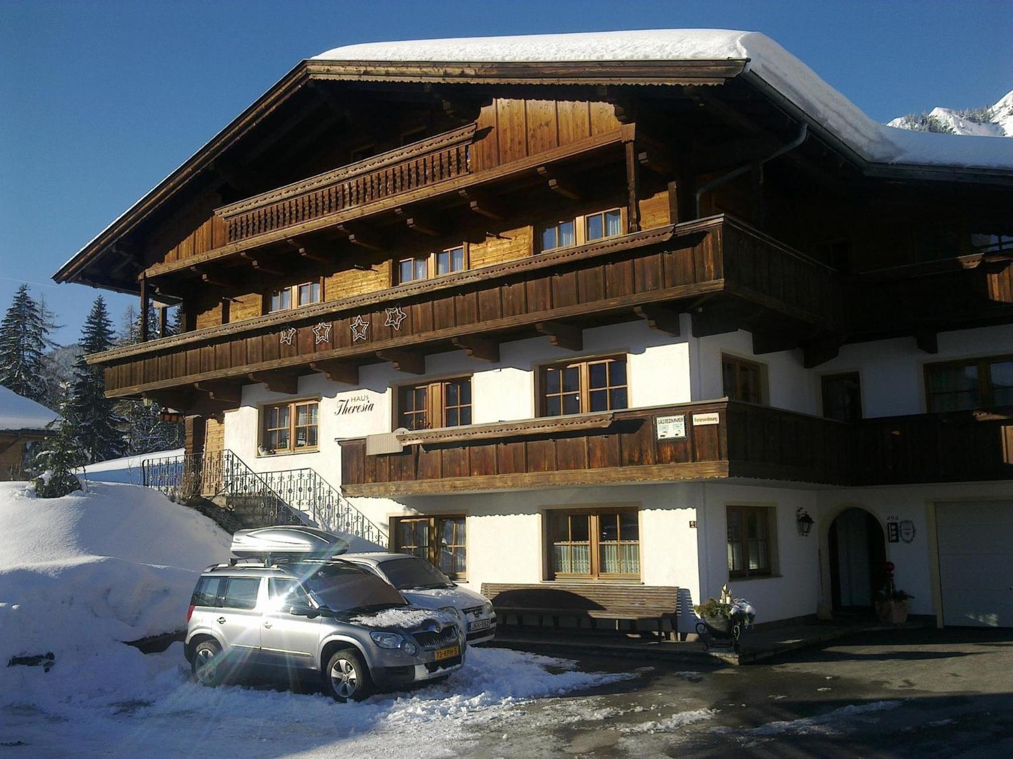 Haus Theresia Алпбах Екстериор снимка